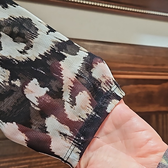 3/4 Sleeve side ruching blouse - Picture 4 of 8